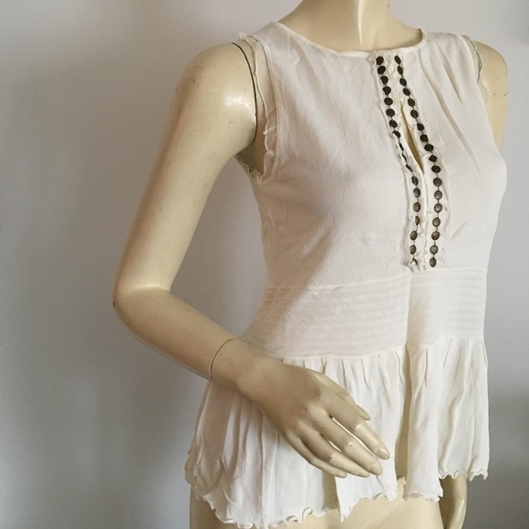 🔴 dolce Cabo sleeveless stretchy peplum tank top with beaded keyhole - Picture 2 of 5